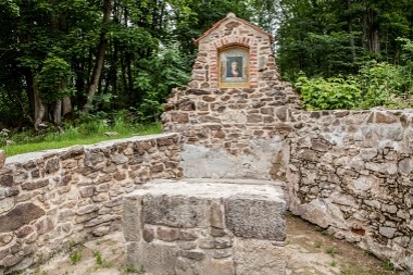 Luina - zbytky kostela